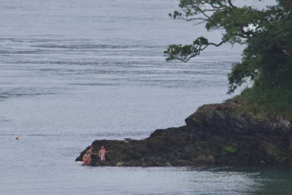 11 July 2023 - 16:58:30

-----------------
Paddle boarders rescued off the rocks